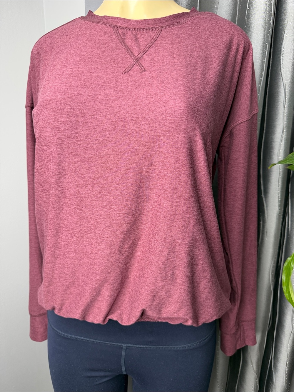 Runway Empowered Women’s SzXL/16 Maroon Long Sleeve Pullover Top